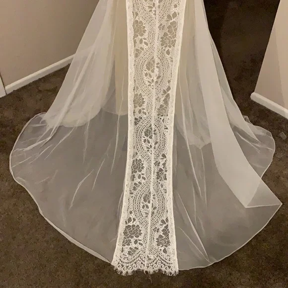 Long sleeve lace bridal gown - Picture 5 of 6